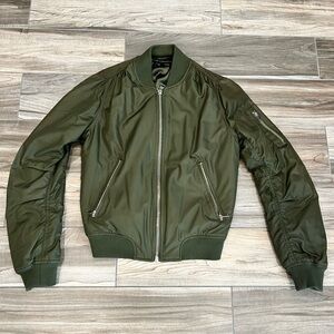 Topshop Woman’s Olive Green Bomber Jacket Size 4